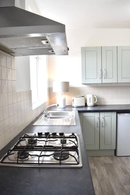 2 Bedroom Apartment In เกทส์เฮด ภายนอก รูปภาพ